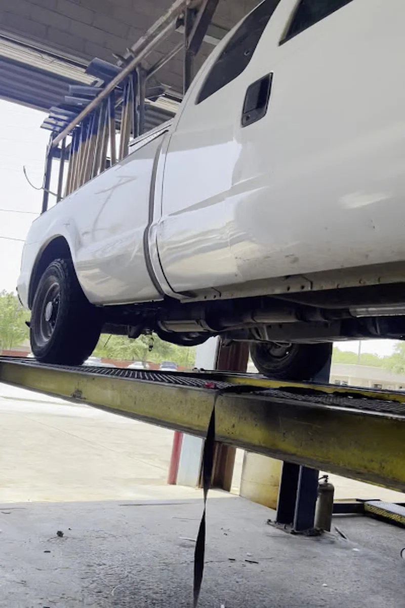 Reliable towing service in Dallas, TX Our towing service at work in Dallas, TX